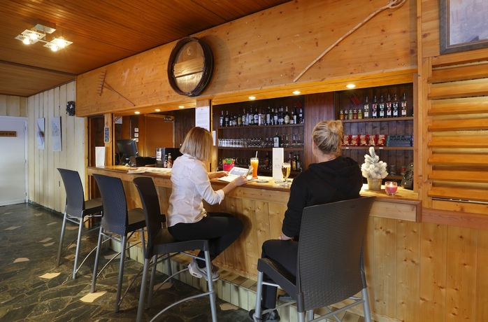 Imagen del bar/restaurante del Hotel Eliova- L'eau Vive. Foto 8