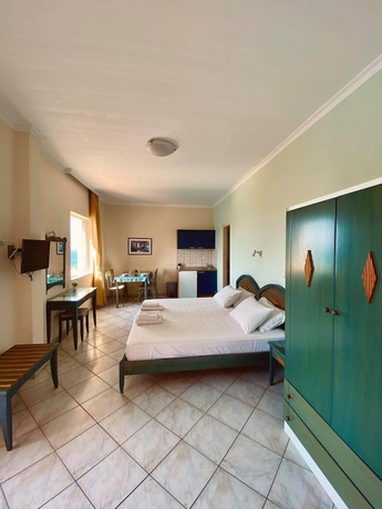 Imagen de la habitación del Hotel Eliros Studios. Foto 5