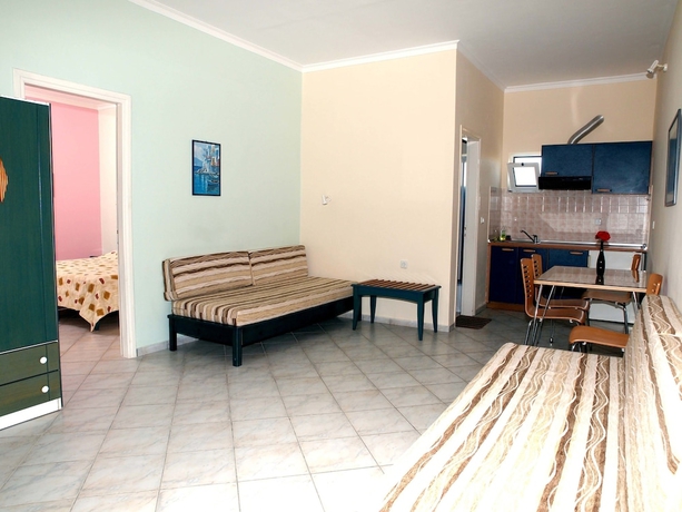 Imagen de la habitación del Hotel Eliros Studios. Foto 7