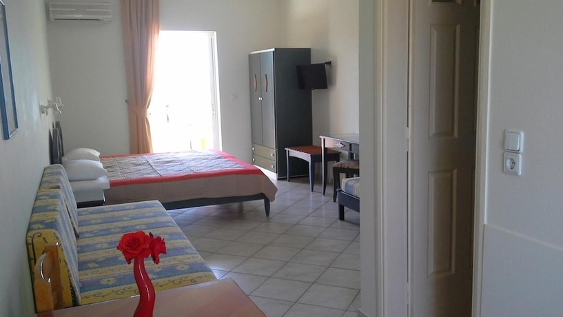 Imagen de la habitación del Hotel Eliros Studios. Foto 13