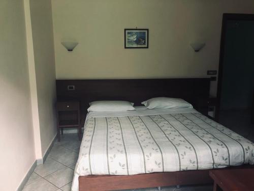 Imagen de la habitación del Hotel Elisabetta, Castellammare di Stabia. Foto 8