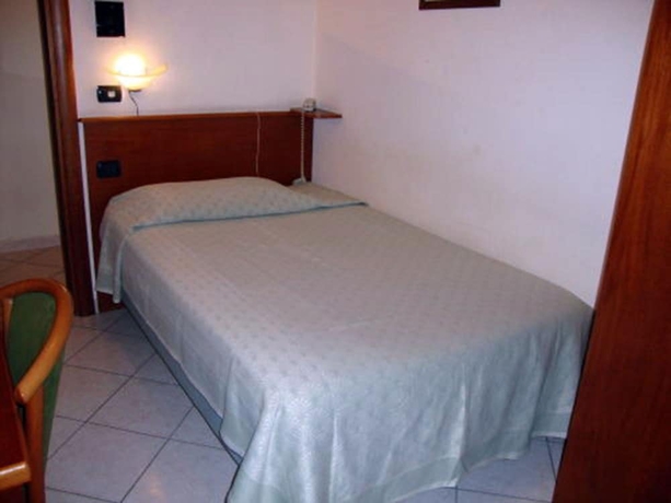 Imagen de la habitación del Hotel Eliseo Napoli. Foto 2