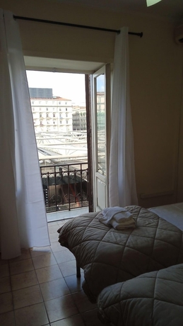 Imagen de la habitación del Hotel Eliseo Napoli. Foto 7
