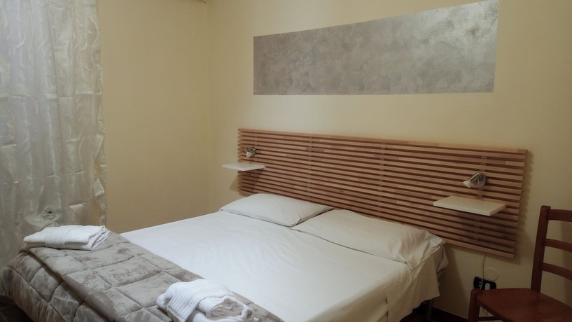 Imagen de la habitación del Hotel Eliseo Napoli. Foto 10
