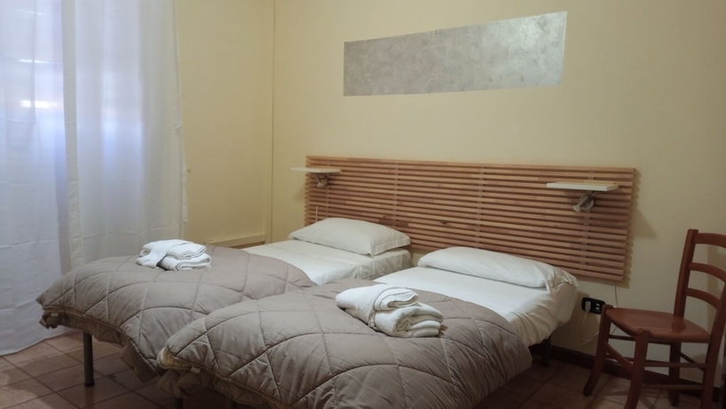 Imagen de la habitación del Hotel Eliseo Napoli. Foto 11