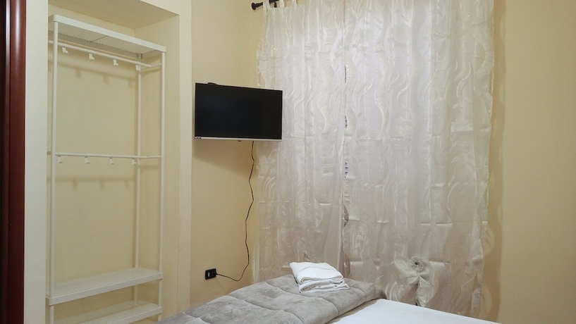 Imagen de la habitación del Hotel Eliseo Napoli. Foto 12