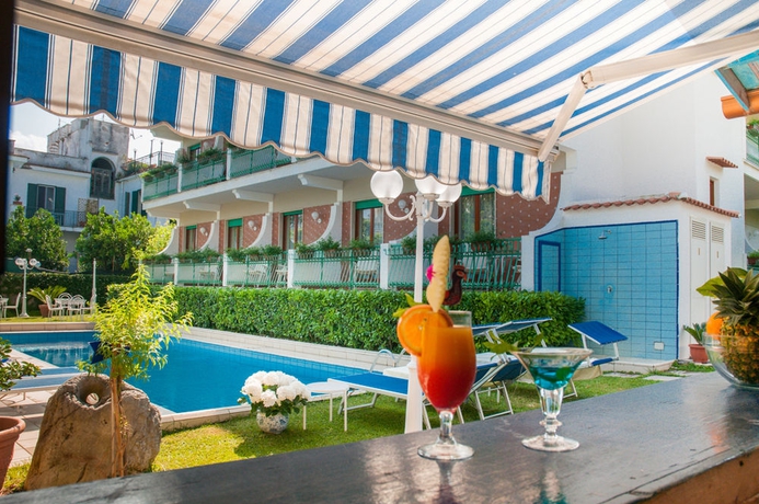 Imagen de la piscina del Hotel Eliseo Park's. Foto 14