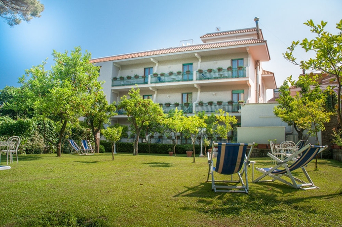 Imagen de los exteriores del Hotel Eliseo Park's. Foto 6