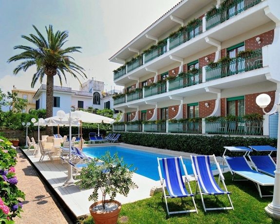 Imagen de la piscina del Hotel Eliseo Park's. Foto 15