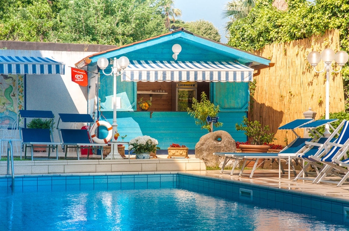 Imagen de la piscina del Hotel Eliseo Park's. Foto 16