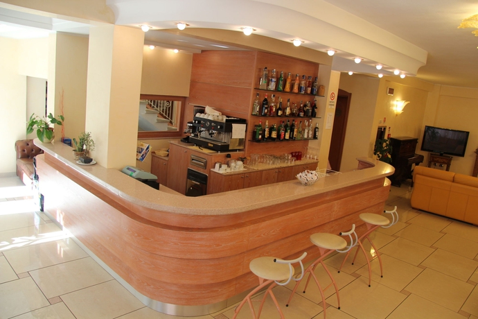 Imagen del bar/restaurante del Hotel Elisir. Foto 4