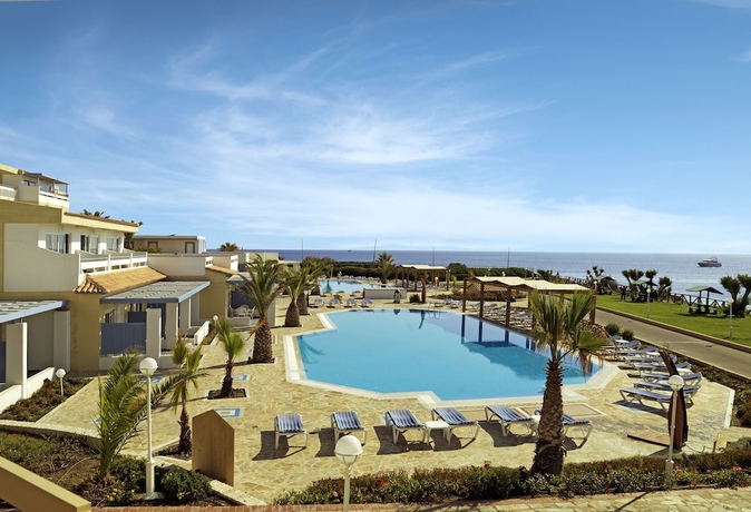Imagen de la piscina del Hotel Elissa Adults-only Lifestyle Beach Resort. Foto 17