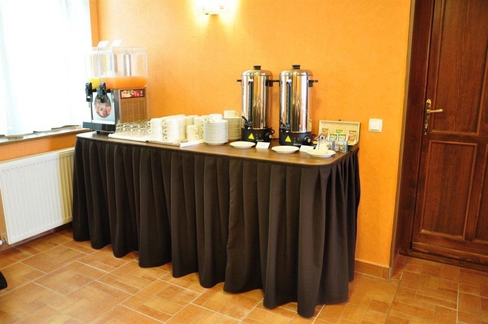 Imagen del bar/restaurante del Hotel Elit. Foto 5