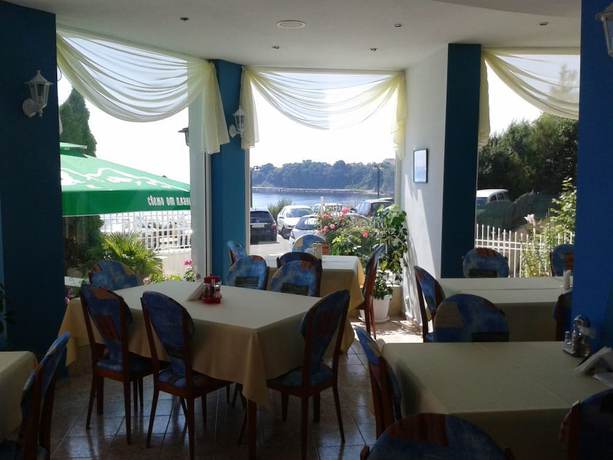 Imagen del bar/restaurante del Hotel Elit. Foto 3