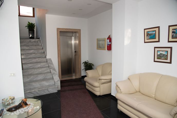 Imagen de los interiores del Hotel Elite, Bashkia Kavaj&euml;. Foto 20