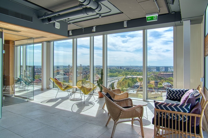 Imagen de la piscina del Hotel Elite Carolina Tower. Foto 18