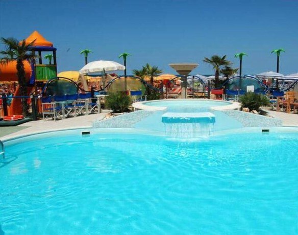 Imagen de la piscina del Hotel Elite, Cattolica. Foto 17