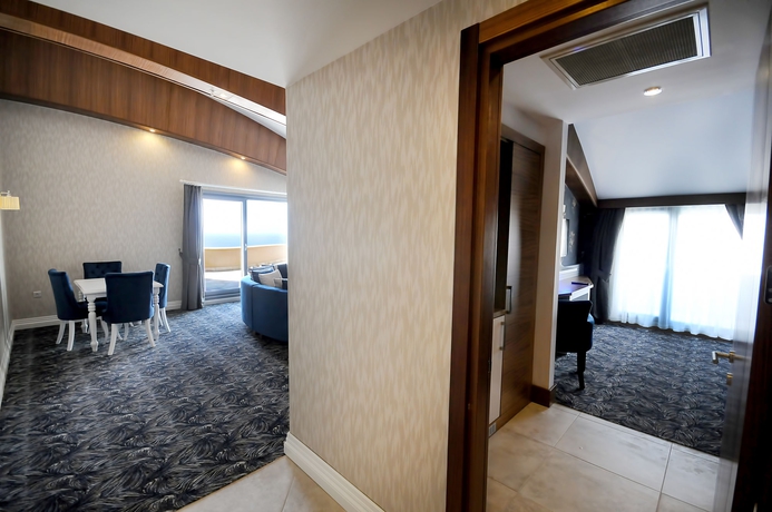 Imagen de los interiores del Hotel Elite Darica. Foto 16