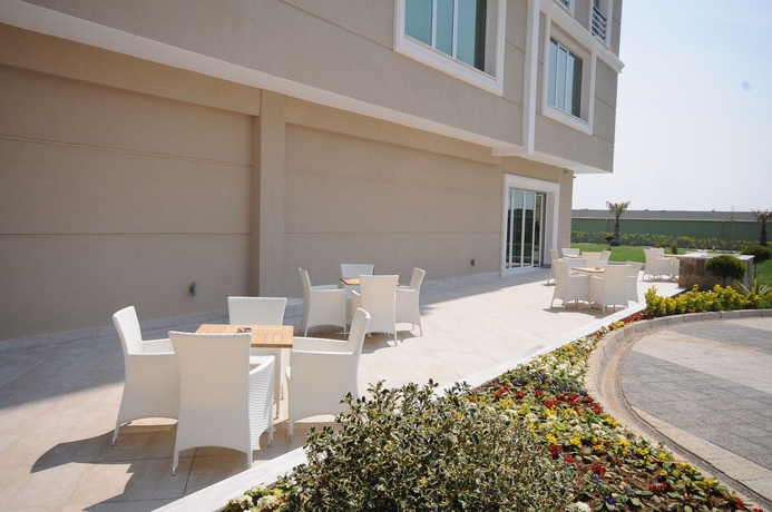 Imagen de los exteriores del Hotel Elite Darica. Foto 11