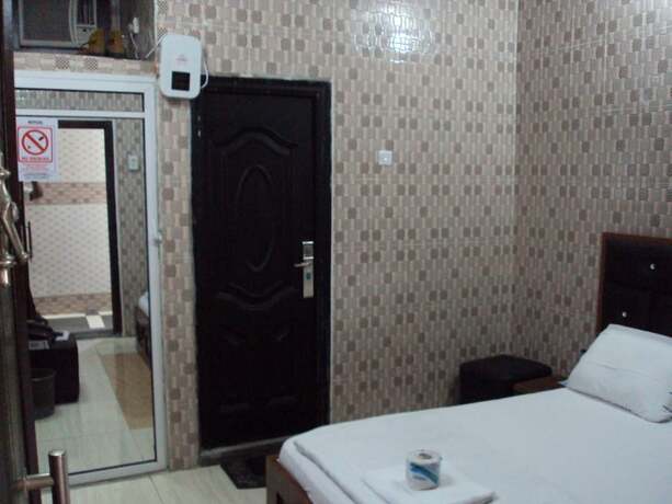 Imagen de la habitación del Hotel Elite Poolbar and Lodge. Foto 17