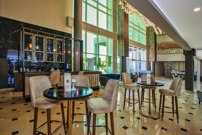 Imagen del bar/restaurante del Hotel Elite Residence Tulip And Aqua Park. Foto 12