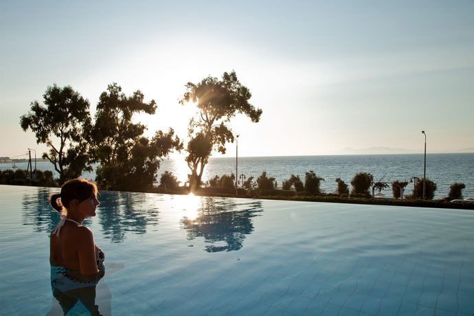 Imagen de la piscina del Hotel Elite Suites By Rhodes Bay. Foto 13