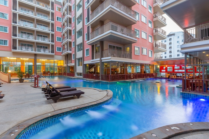 Imagen de la piscina del Hotel Elite Suites Patong. Foto 14