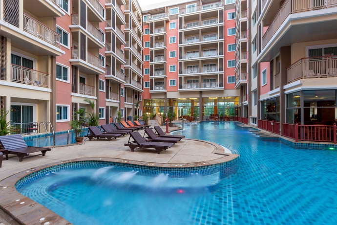 Imagen de la piscina del Hotel Elite Suites Patong. Foto 15