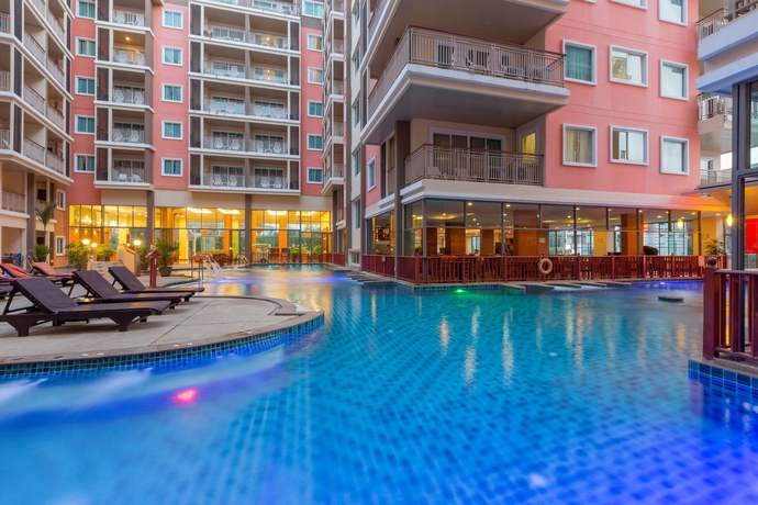 Imagen de la piscina del Hotel Elite Suites Patong. Foto 16