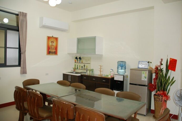 Imagen del bar/restaurante del Hotel Eliza Inn. Foto 17