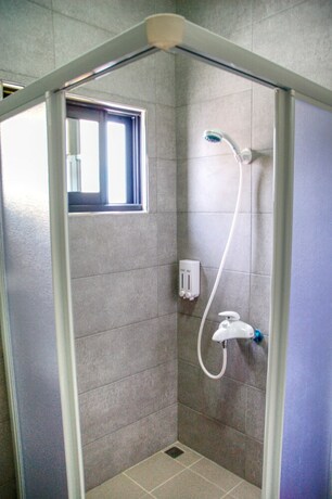 Imagen de la habitación del Hotel Eliza Inn. Foto 24