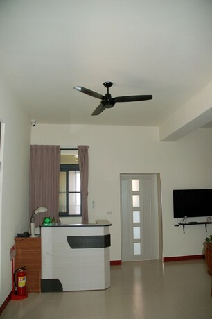 Imagen de los interiores del Hotel Eliza Inn. Foto 29