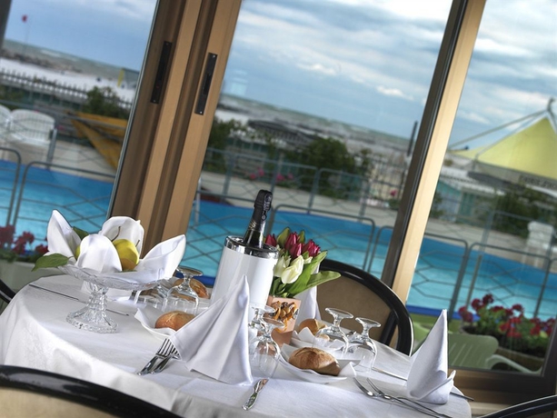 Imagen del bar/restaurante del Hotel Elizabeth, Bellaria-Igea Marina. Foto 2