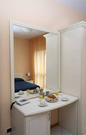 Imagen de la habitación del Hotel Elizabeth, Marina Di Pietrasanta. Foto 13