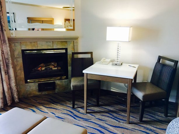 Imagen de la habitación del Hotel Elizabeth Oceanfront Suites, Ascend Collection. Foto 9
