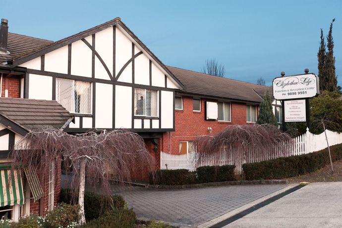 Imagen de los exteriores del Hotel Elizabethan Lodge. Foto 10