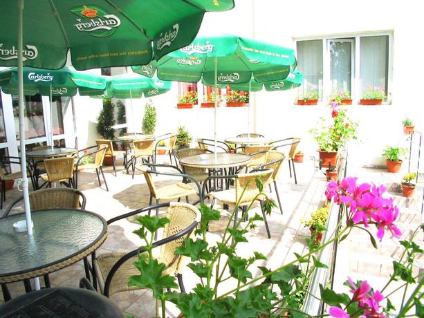 Imagen de los exteriores del Hotel Elizeu. Foto 12