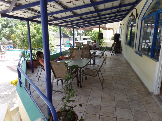 Imagen de los exteriores del Hotel Elkaoba. Foto 13