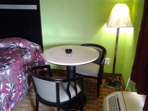Imagen de la habitación del Hotel Elkton Lodge. Foto 7