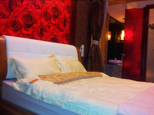 Imagen de los interiores del Hotel Ella Holiday Inn. Foto 19
