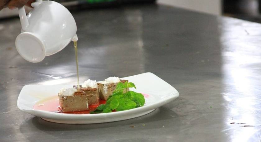 Imagen del bar/restaurante del Hotel Ella Mount Heaven. Foto 4