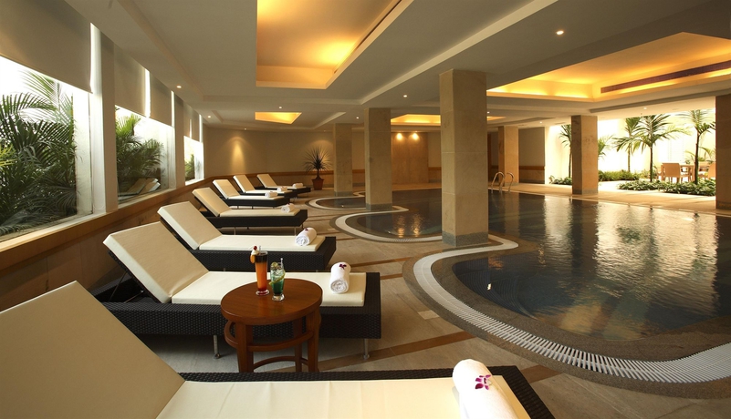 Imagen de la piscina del Hotel Ellaa Gachibowli. Foto 16