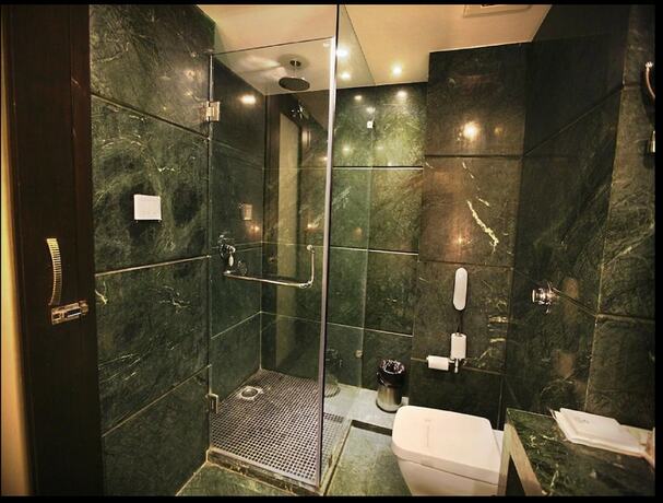 Imagen de la habitación del Hotel Ellbee Ganga View. Foto 29