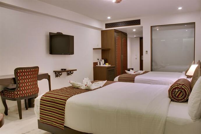 Imagen de la habitación del Hotel Ellbee Ganga View. Foto 30