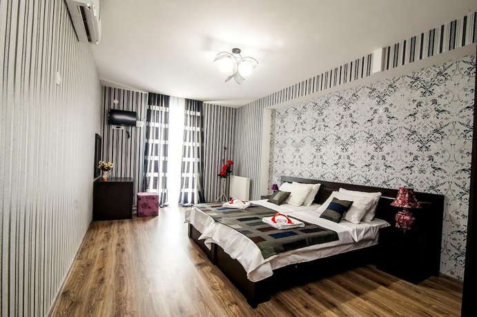 Imagen de la habitación del Hotel Ellegance. Foto 7