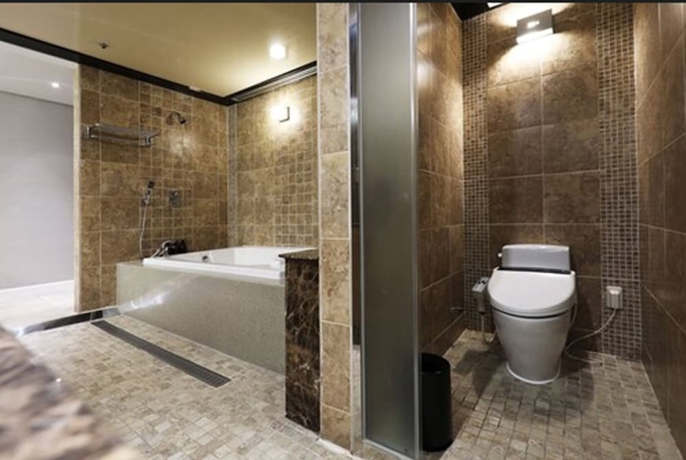 Imagen de la habitación del Hotel Elleinn. Foto 10