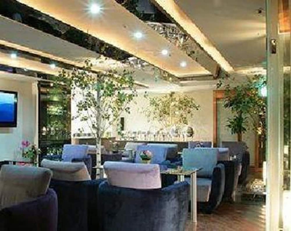 Imagen del bar/restaurante del Hotel Elleinn. Foto 2