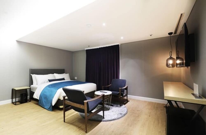 Imagen de la habitación del Hotel Elleinn. Foto 15