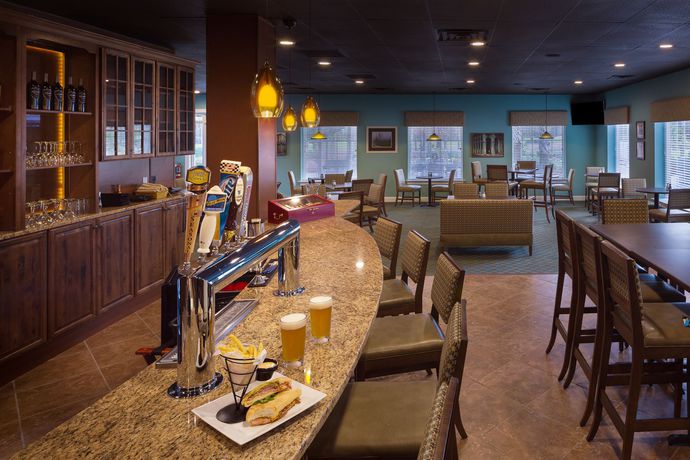 Imagen del bar/restaurante del Hotel Ellington At Wachesaw Plantation East A Ramada By Wyndham. Foto 3
