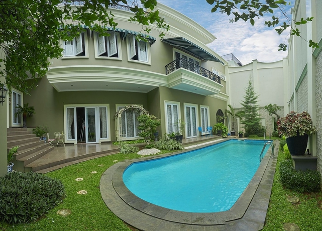 Imagen de la piscina del Hotel Elliottii Residence Duta Niaga. Foto 14